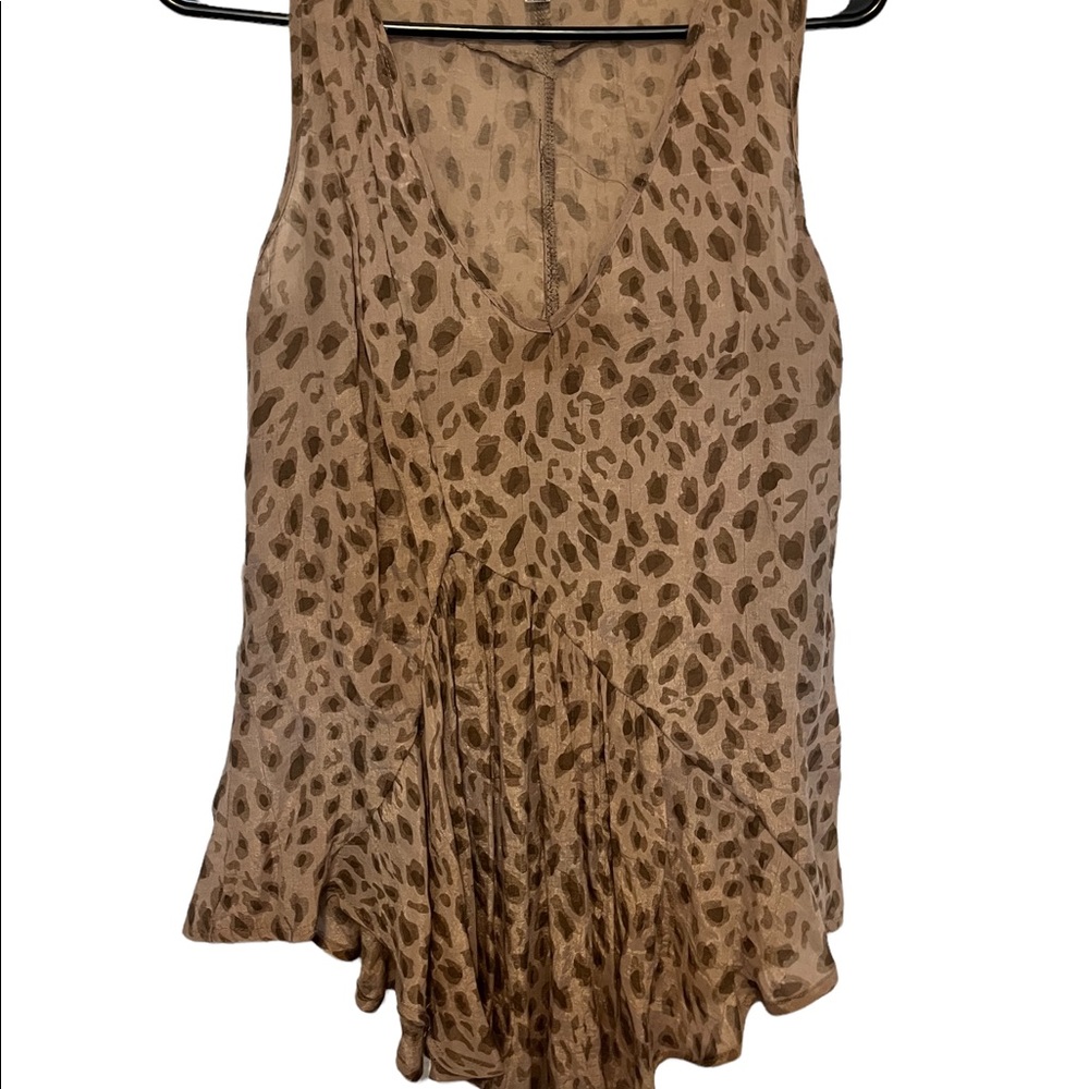 Cecico beige and brown animal print flowy sleeveless blouse size medium